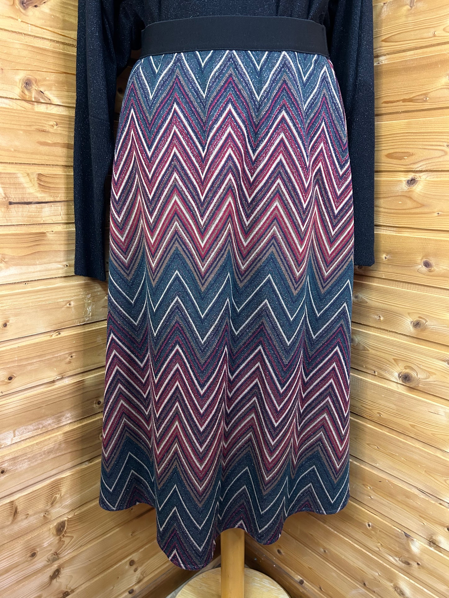 Schicker Rock mit Glitzer Details - lafeemaraboutee - Gr. M / 38