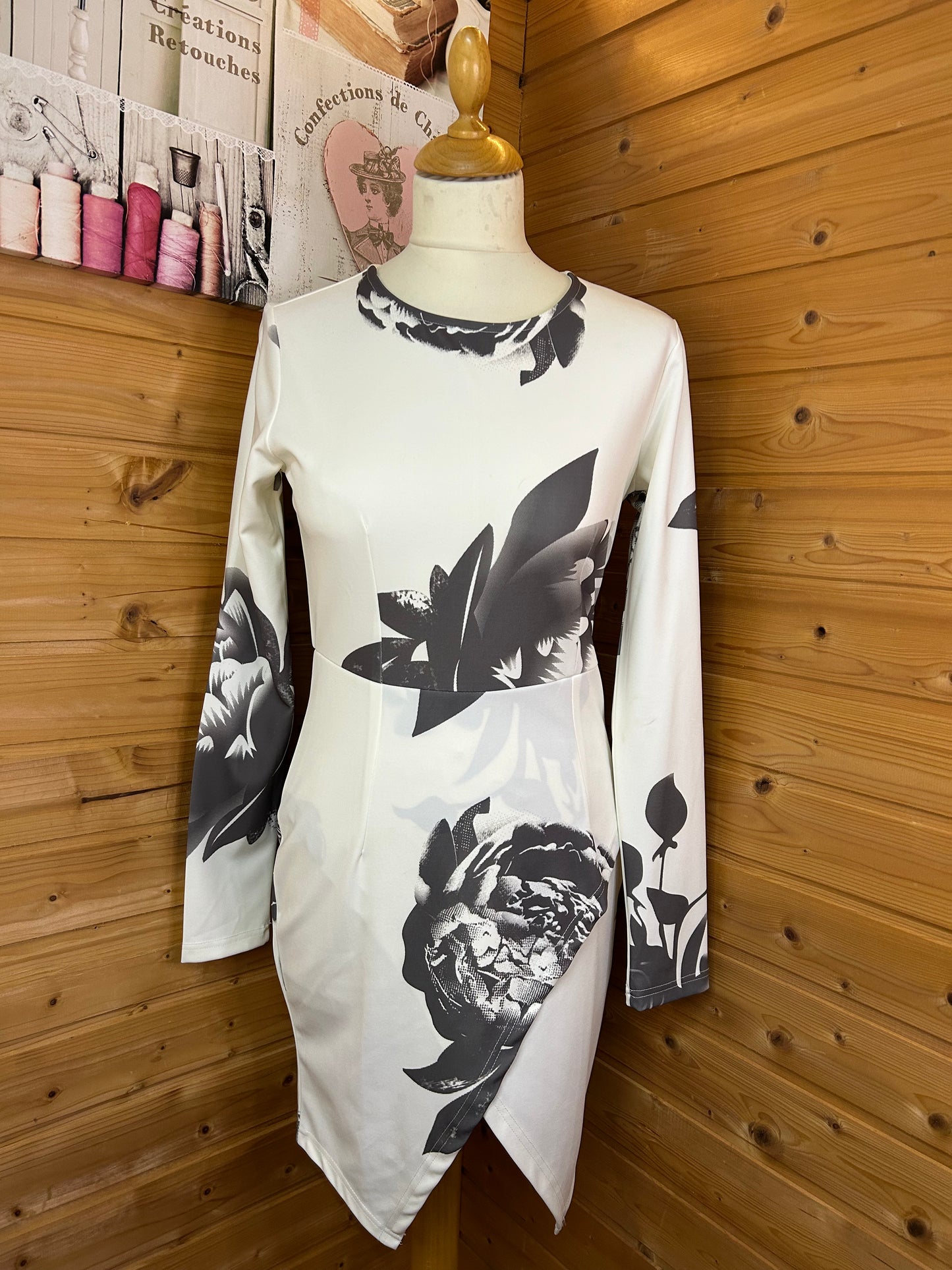 Figurbetontes Kleid - Gr. S / M - 36 / 38