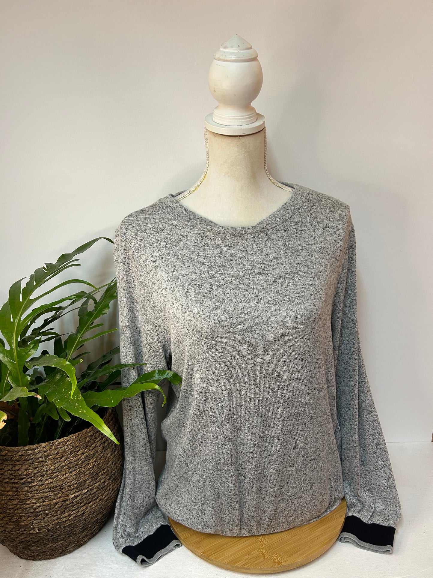Basic Sweatshirt mit schwarzen Details - s.Oliver - Gr. M / 38