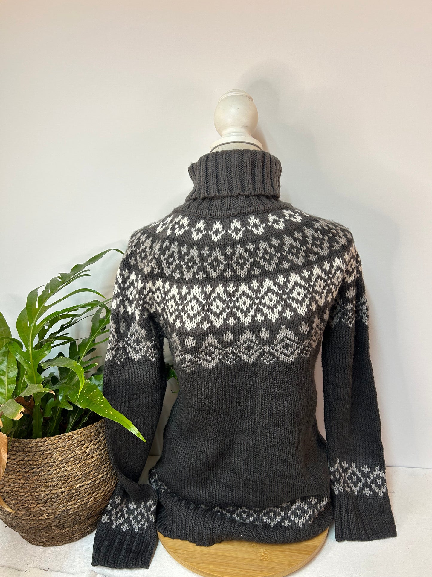 Dunkelgrauer Rollkragenpullover mit weißem Norwegermuster - Yessica - Gr. M / 38