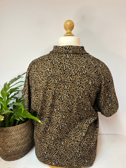 Kurzarm-Bluse / T-shirt  mit Leopardenmuster - C&A - Gr. 44 / 46
