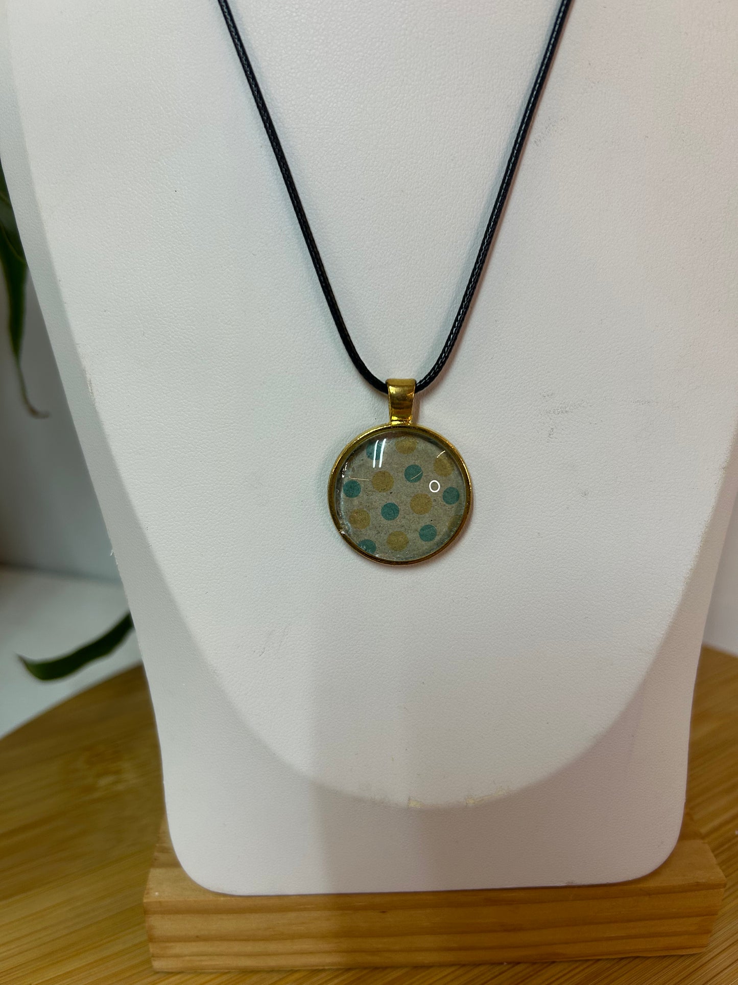 Cabochon Kette gepunktet Türkis & Beige Metallfassung Gold - Schmuck - Handgemacht