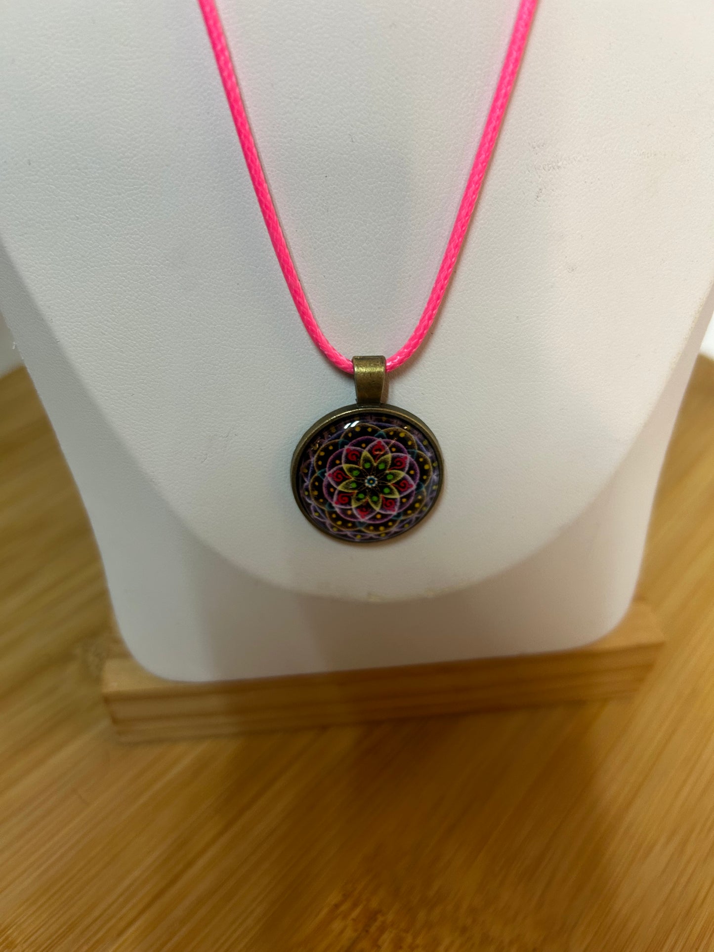 Cabochon Kette Mandala Pink,Gelb,Grün & Braun Metallfassung - Schmuck - Handgemacht