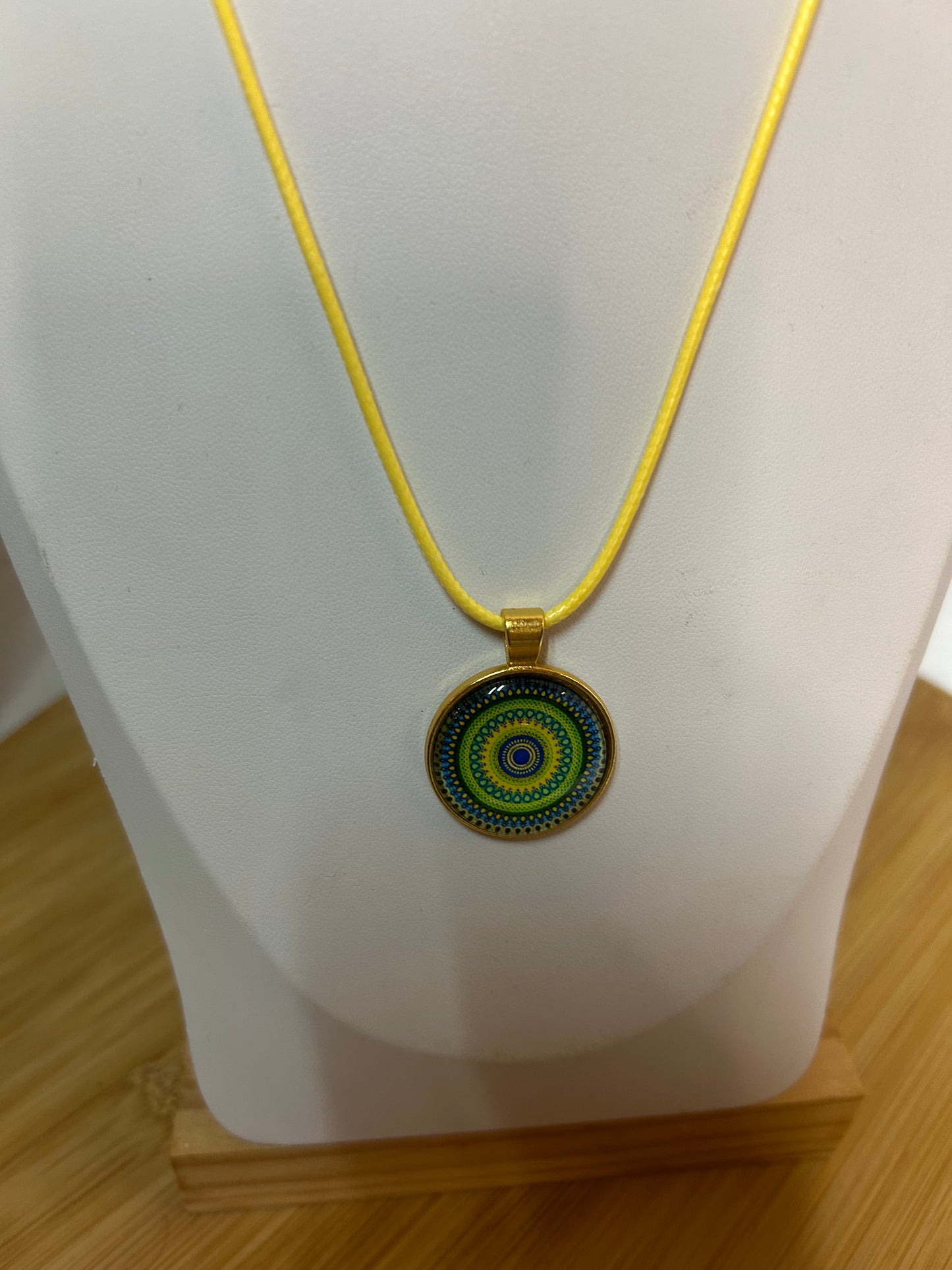 Cabochon Kette Mandala Grün,Blau, Türkis & Gelb Metallfassung - Schmuck - Handgemacht