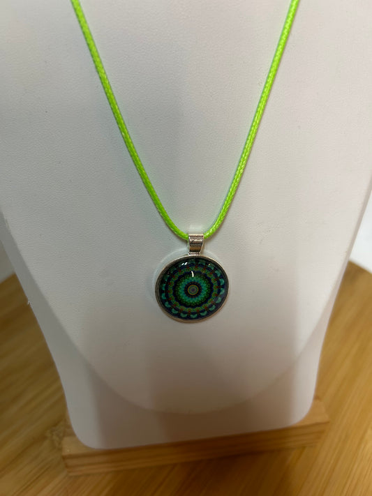 Cabochon Kette Mandala Rot,Grün & Blau Metallfassung - Schmuck - Handgemacht