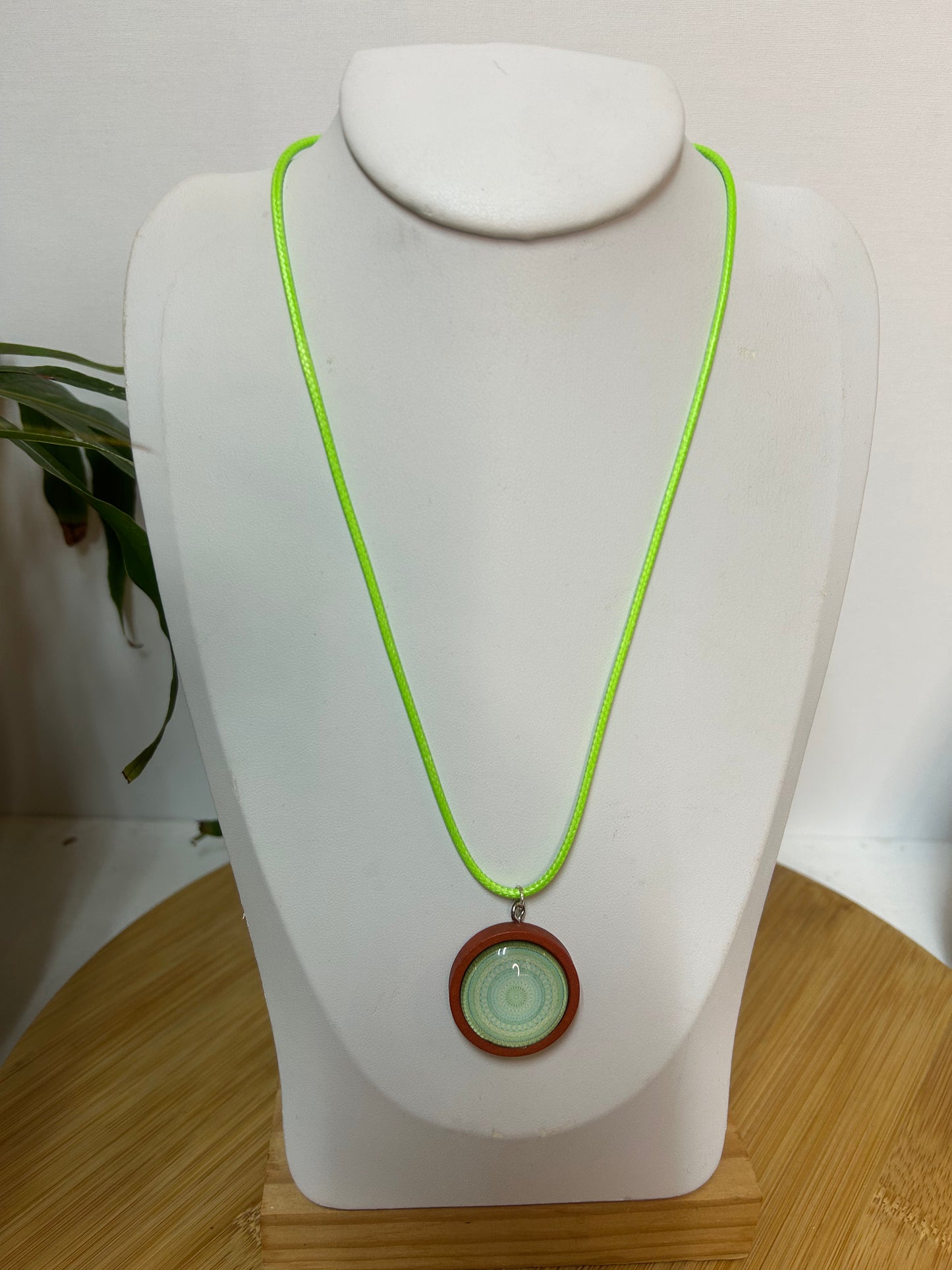 Cabochon Kette Mandala Gelb & Grün Holzfassung - Schmuck - Handgemacht