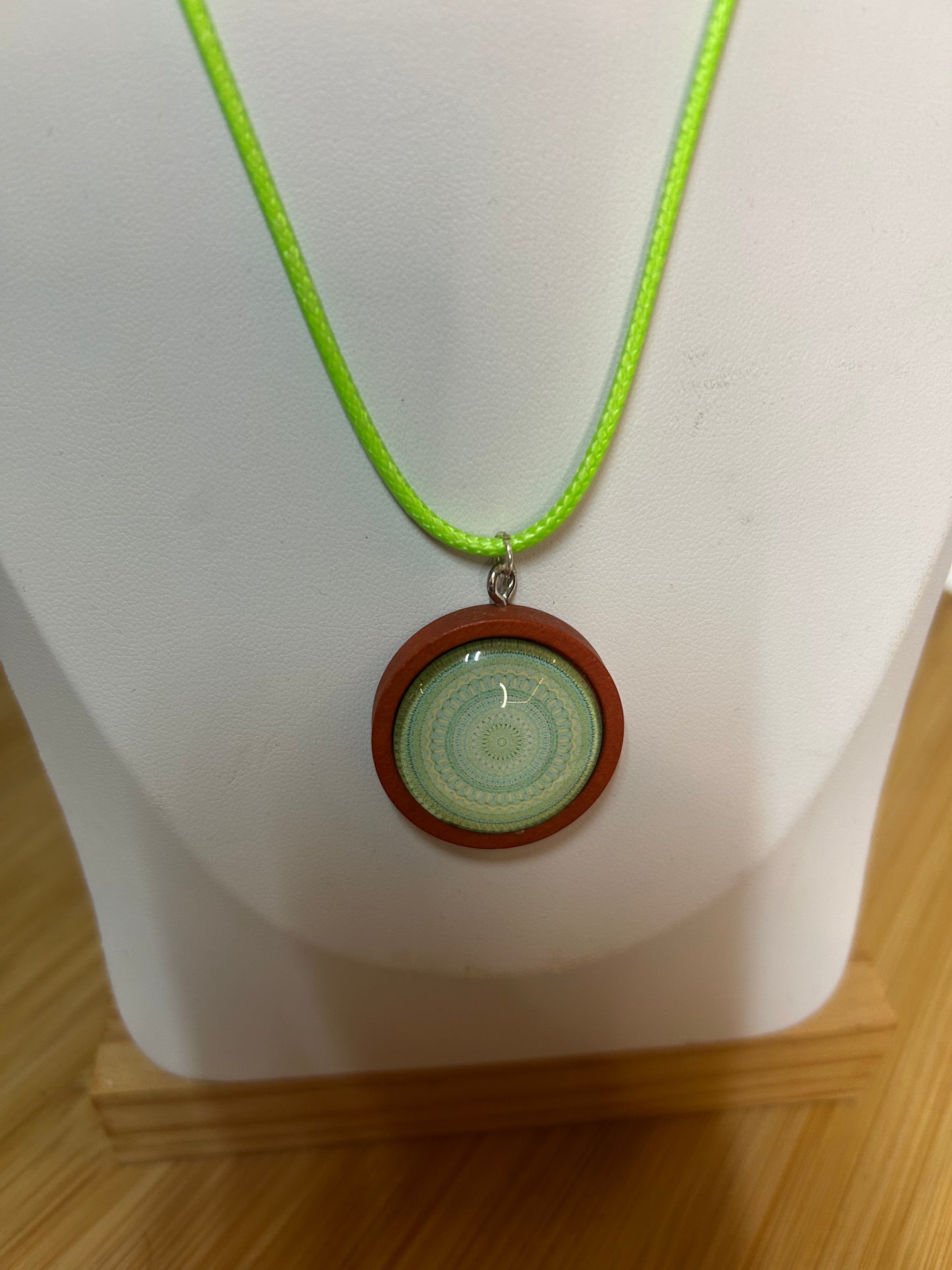 Cabochon Kette Mandala Gelb & Grün Holzfassung - Schmuck - Handgemacht