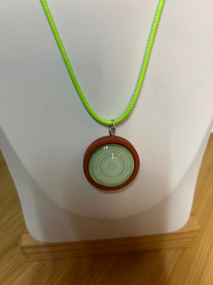 Cabochon Kette Mandala Gelb & Grün Holzfassung - Schmuck - Handgemacht