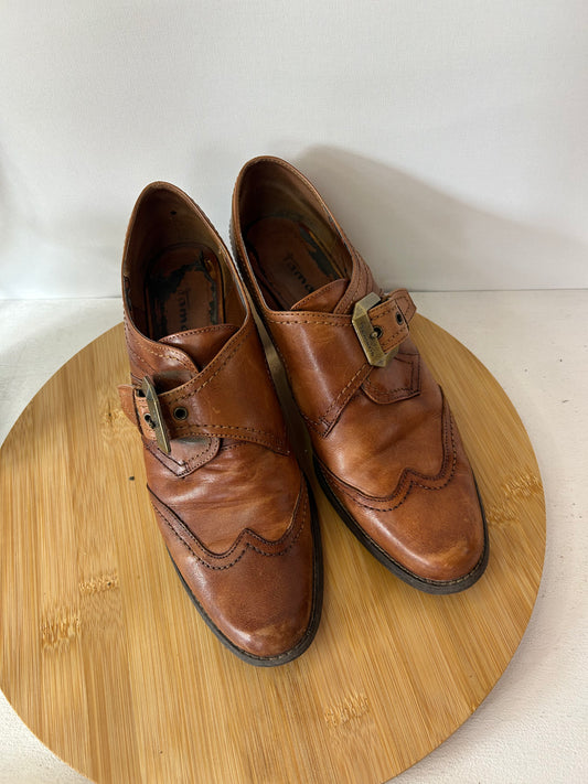 Braune Leder- Schuhe mit Schnalle & Budapester Lochmuster - Tamaris - Gr. 39