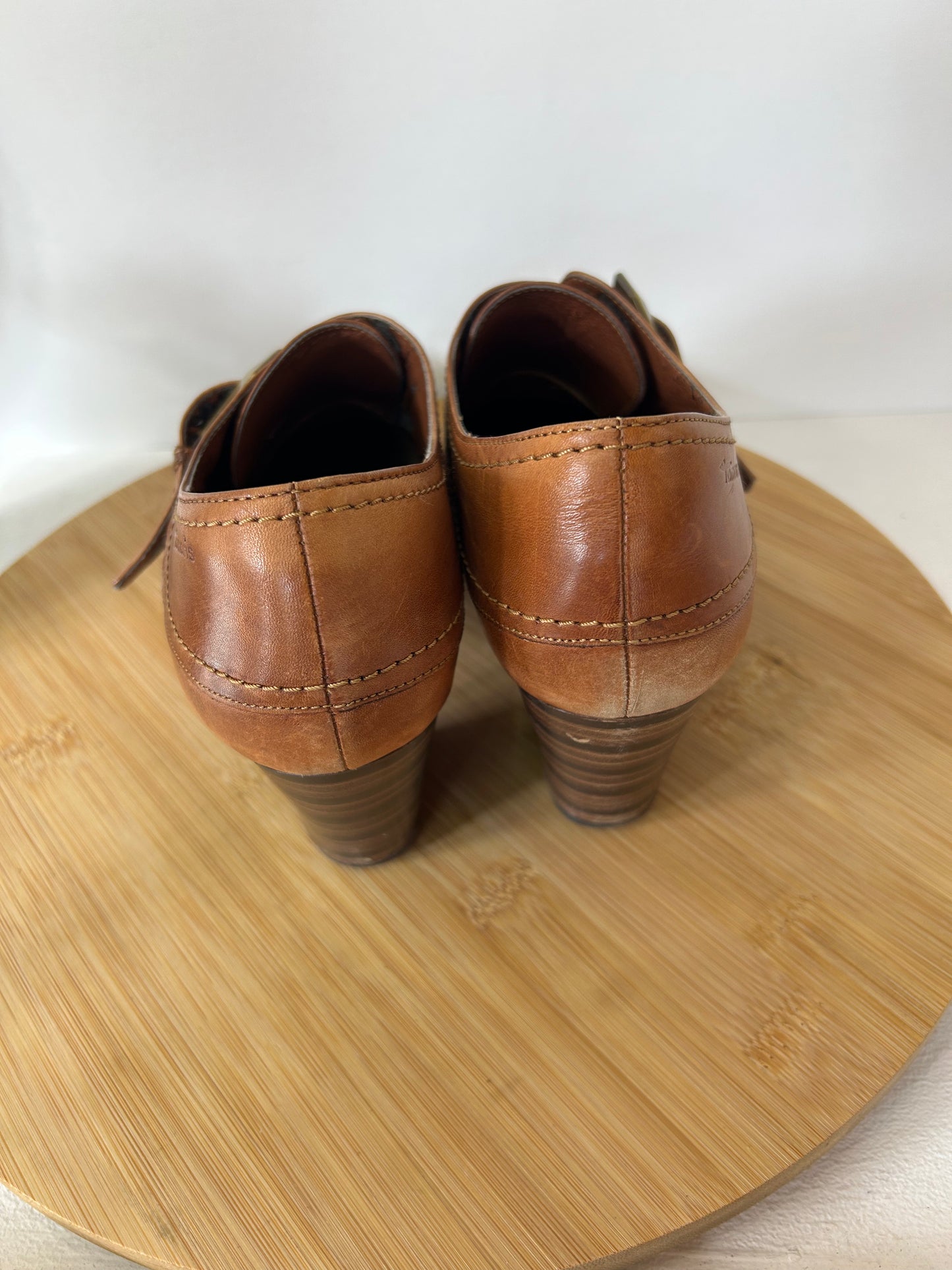 Braune Leder- Schuhe mit Schnalle & Budapester Lochmuster - Tamaris - Gr. 39