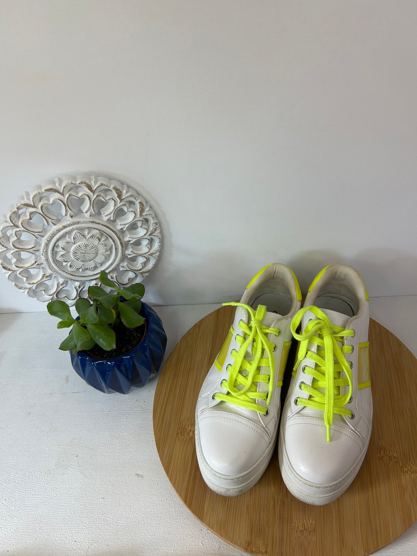 Auffälige Sneakers- Adidas- Gr. 39