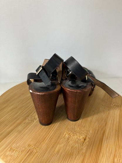 Schwarze Sandalen mit bunten Details & verstellbarem Knöchelriemen - Never Mind! - Gr. 41