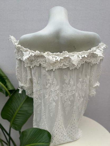 Off-Shoulder Bluse mit Spitzenbesatz - Cartoon - M