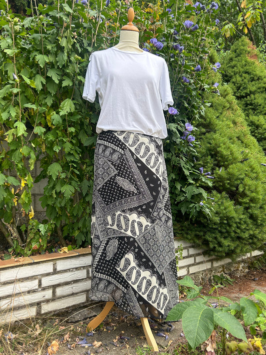 Asymetrischer Rock mit Paisleymuster - Gr. 42