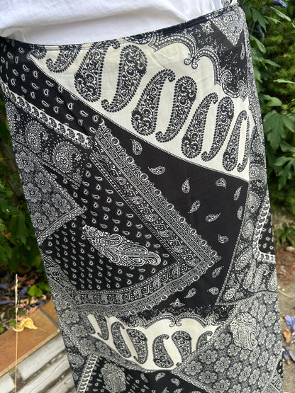 Asymmetrical skirt with paisley pattern - size 42