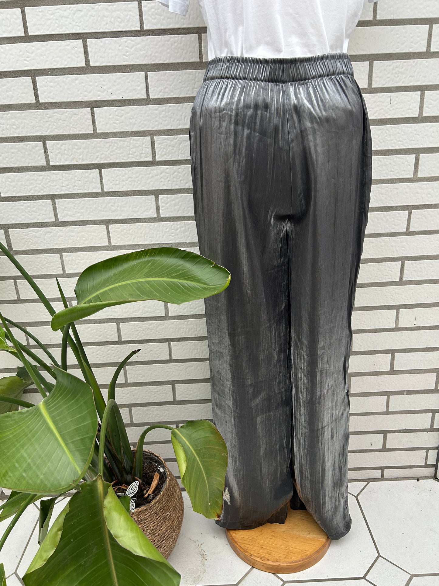 Stoffhose Metallic Look - AMISU- Gr. M