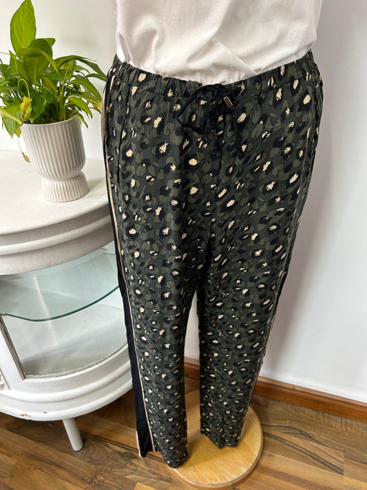 Gemütliche Animalprint Stoffhose - Opus - Gr. M