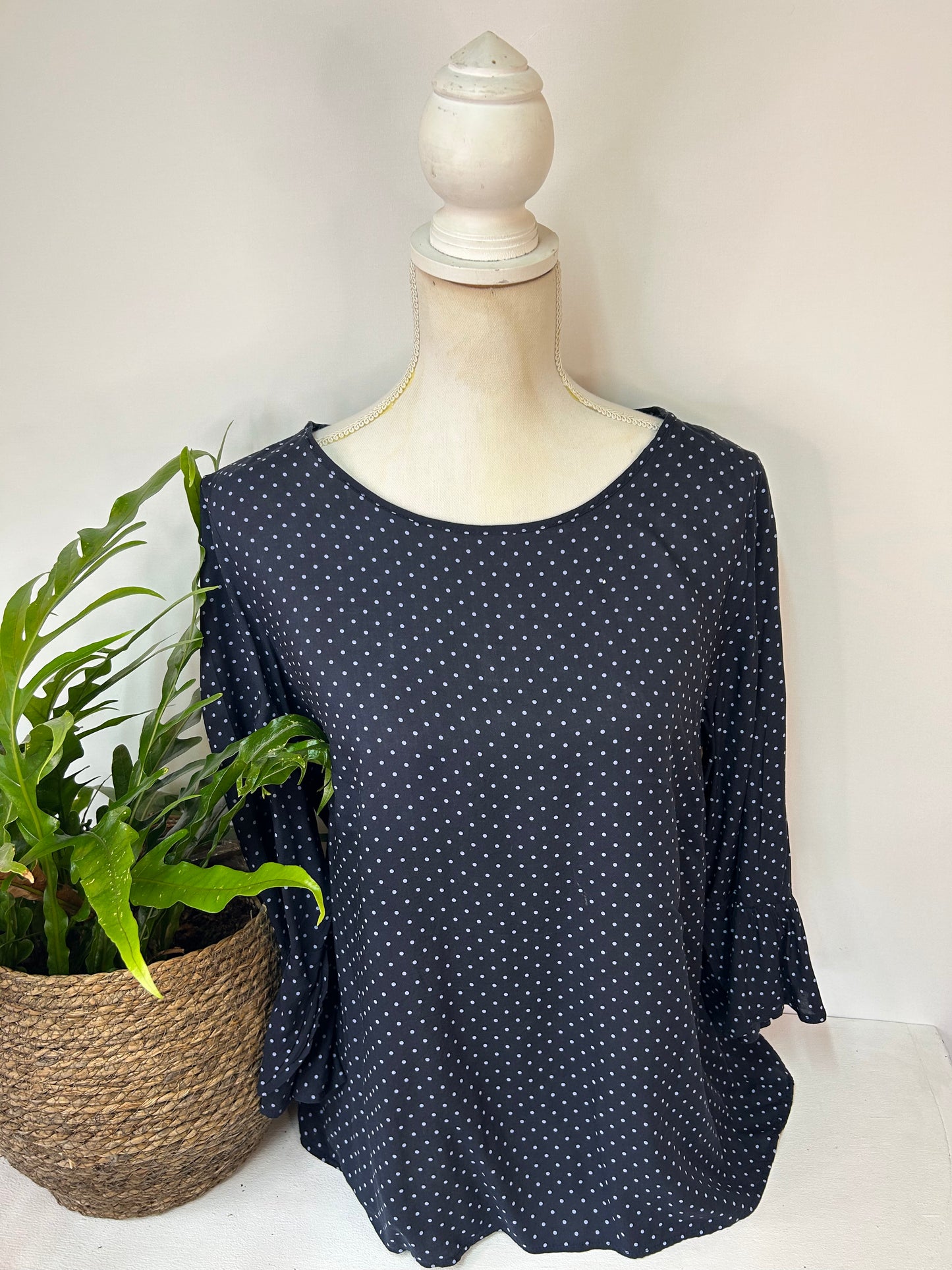 Gepunkete Bluse mit Volants Ärmeln - Yessica - Gr. L