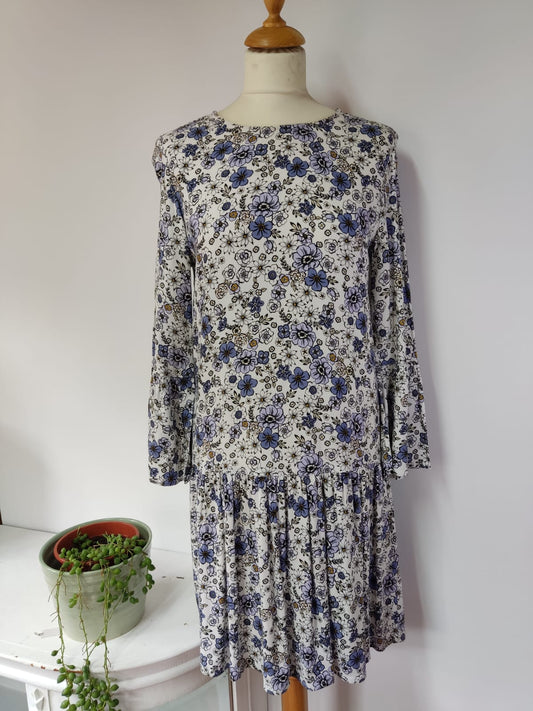 Lässiges Kleid mit Blumenmuster- Gr. S