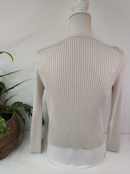 Süßes, geripptes Strickjäckchen - Gr. 38