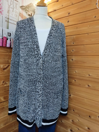 Tolle Longstrickjacke- OUI- Gr. 42