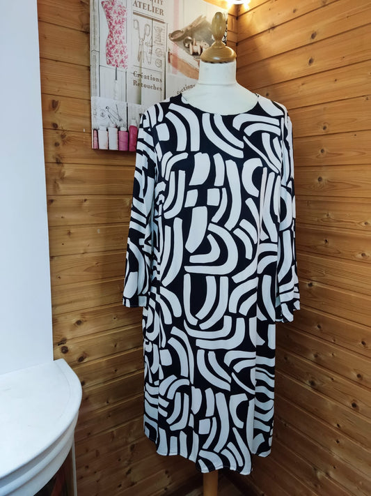 Stilvolles Kleid - OUI - Gr. 44