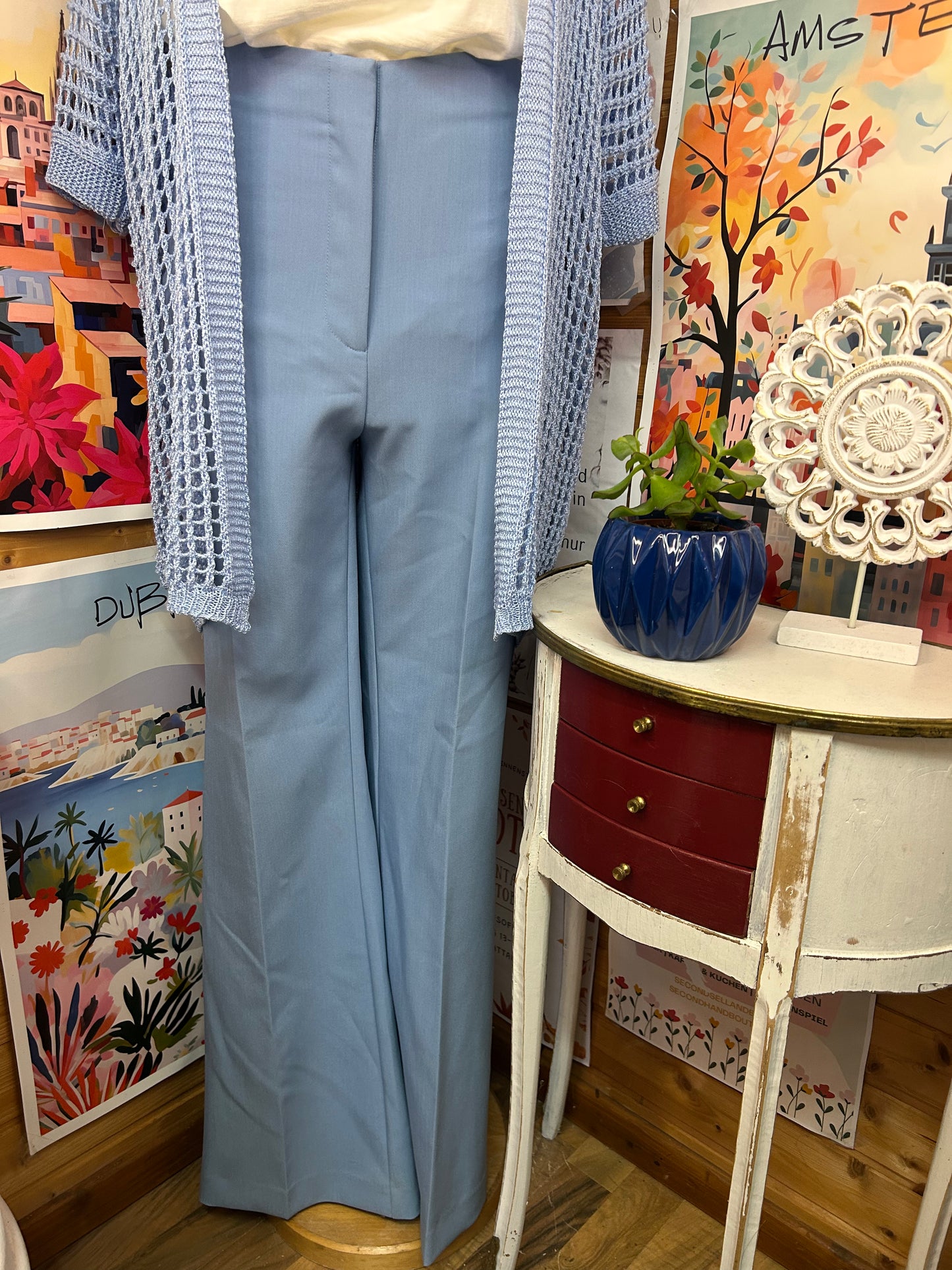 Elegante Hose in zartem Hellblau mit weitem Bein & klassischer Bügelfalte - Soaked - Gr. M/38 - Designer