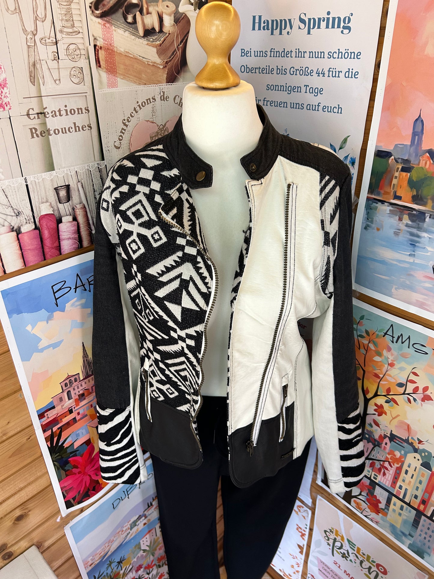 Schwarz-weiße Jacke im auffälligen Mustermix - Desigual - Gr. XL/42