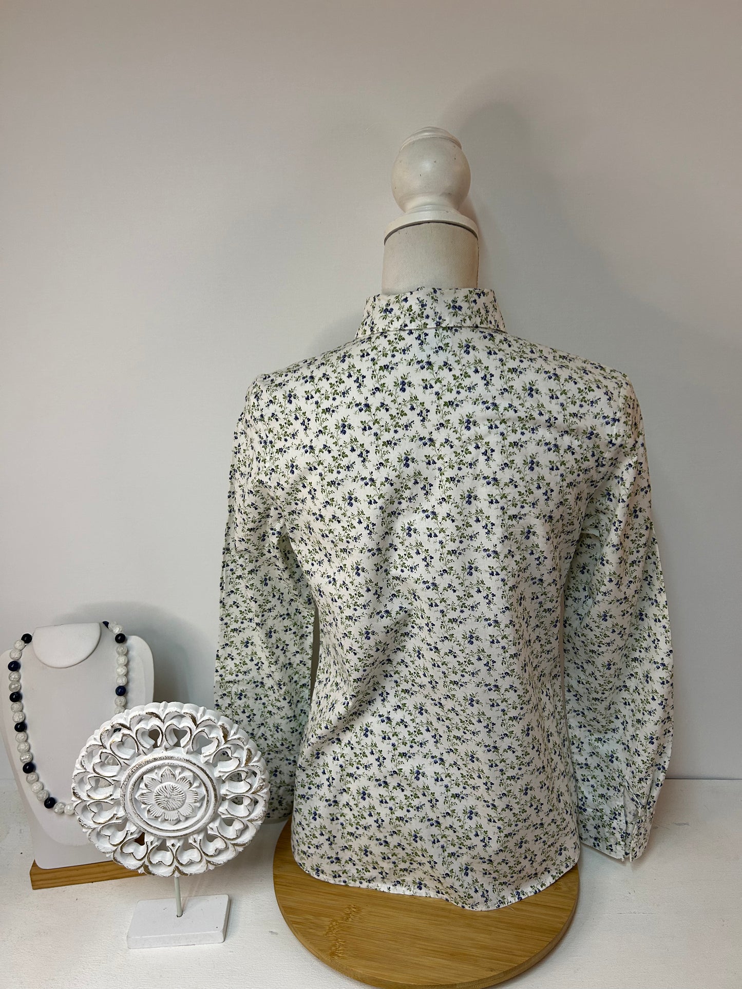 Leichte Damen-Bluse mit zartem Blumenmuster & klassischem Hemdkragen - Hammerschmid - Gr. S / 36