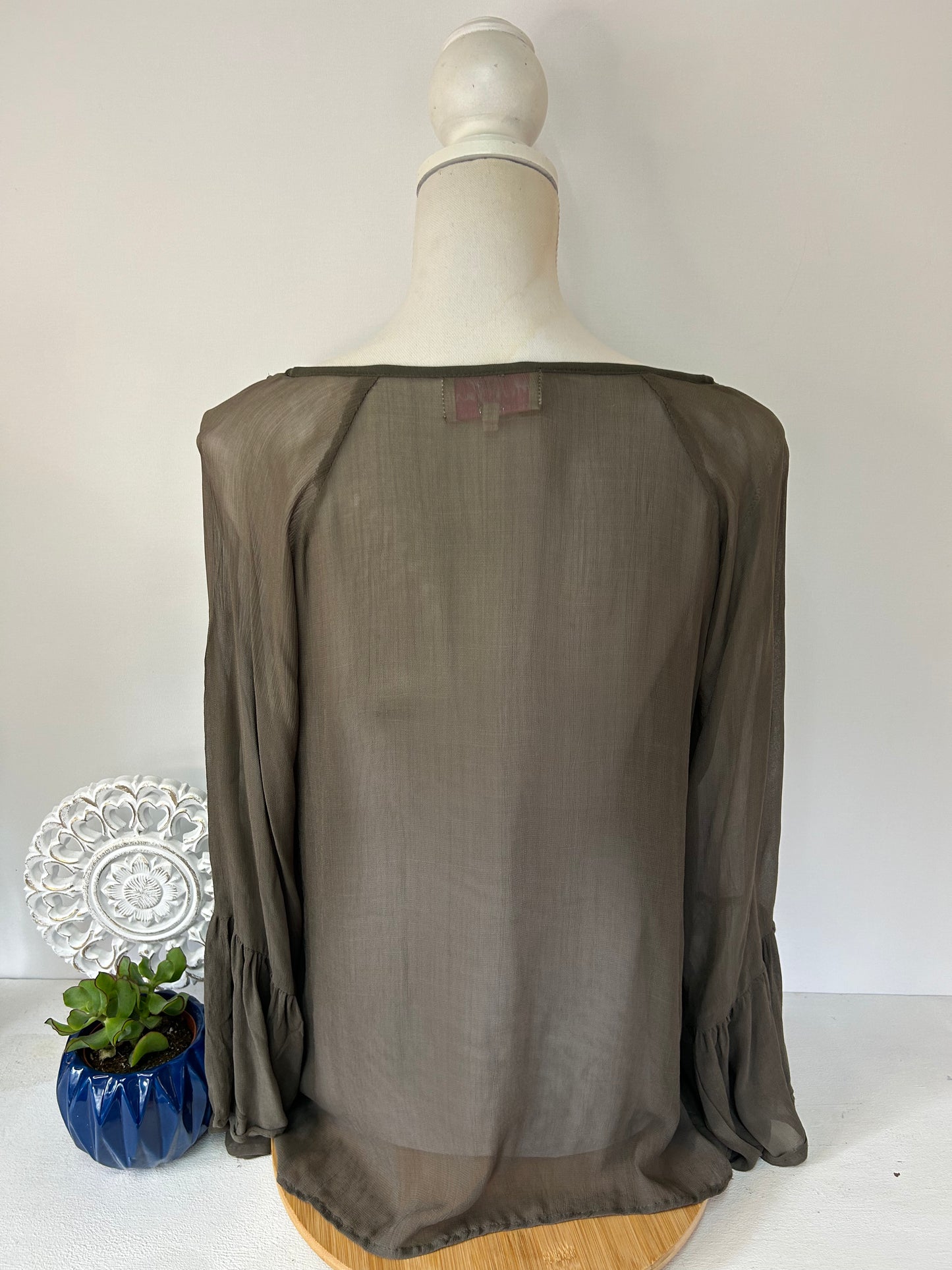 Leicht durchsichtige Bluse mit Spiegel Details - Miss June Paris - Gr. M / 38 - L / 40