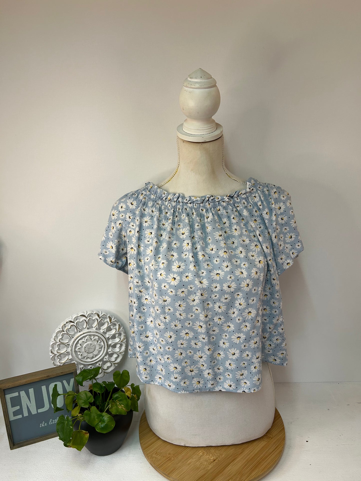 Hellblaue Carmenbluse mit zartem Blumenmuster - C&A - Gr. XS /34