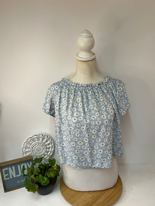 Hellblaue Carmenbluse mit zartem Blumenmuster - C&A - Gr. XS /34