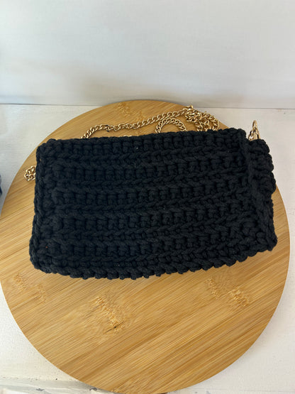 Gehäkelte Handtasche Schwarz mit goldener Kette - Primark
