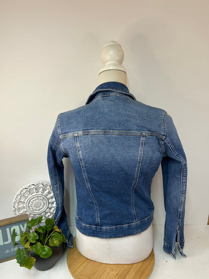 Klassische DENIM Jacke in mittlerem Blau mit figurbetonter Passform - S.Oliver - Gr. XS/34