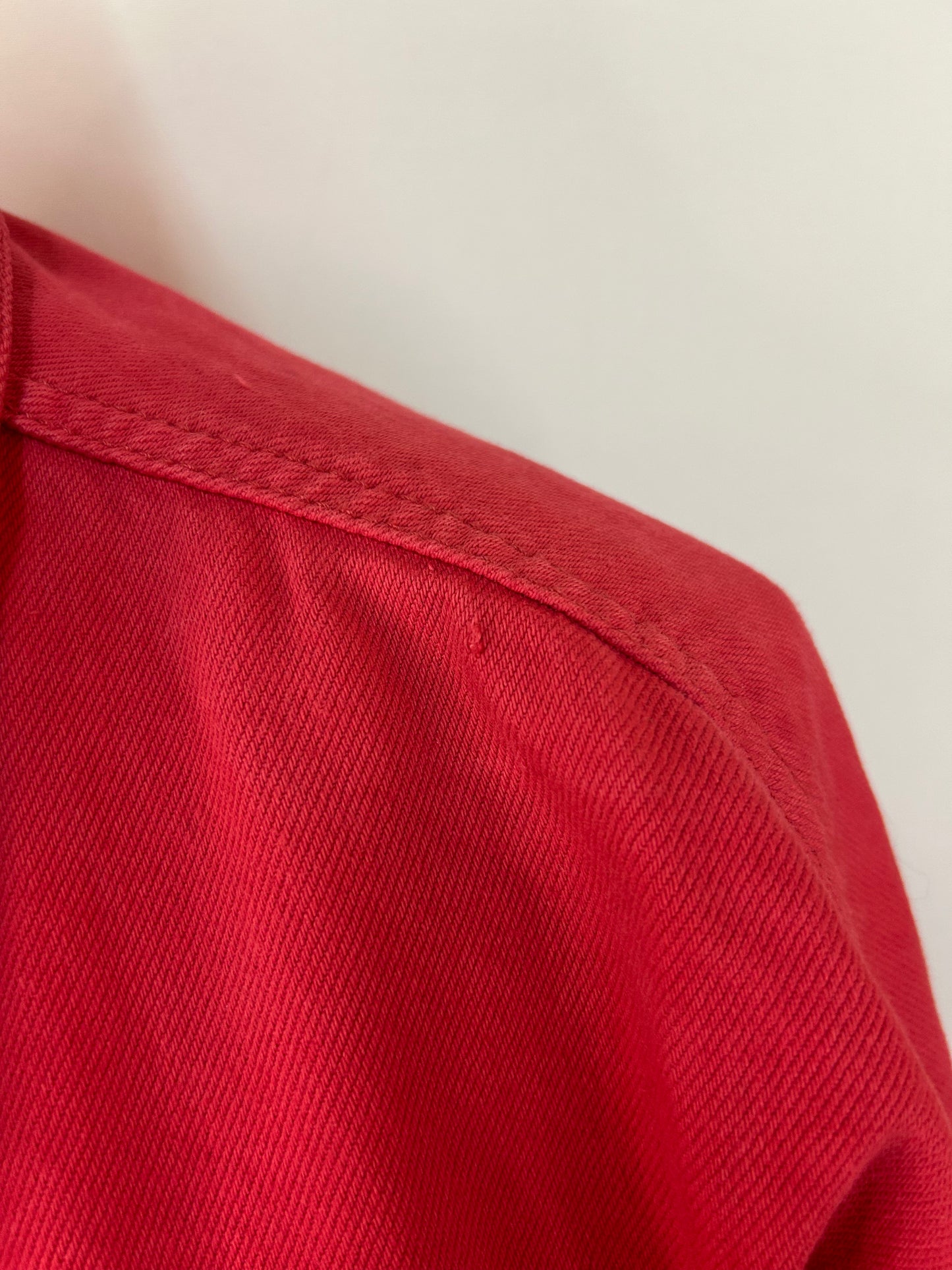 Rote Jeansjacke im Cropped-Look mit klassischem Knopfverschluss - Reserved - Gr. XS/34 - S/36