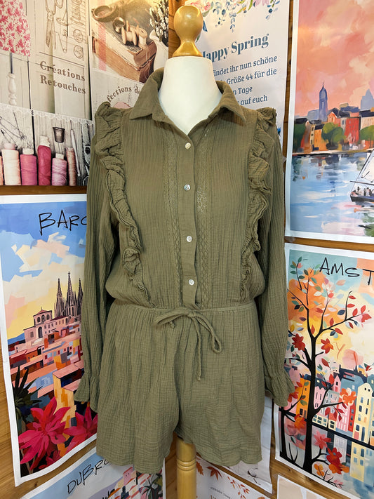 Khakifarbener Einteiler mit langen Ärmeln & Rüschen - Kilky - Gr. M/38 - L/40