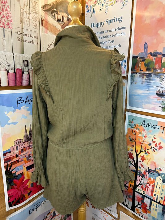 Khakifarbener Einteiler mit langen Ärmeln & Rüschen - Kilky - Gr. M/38 - L/40