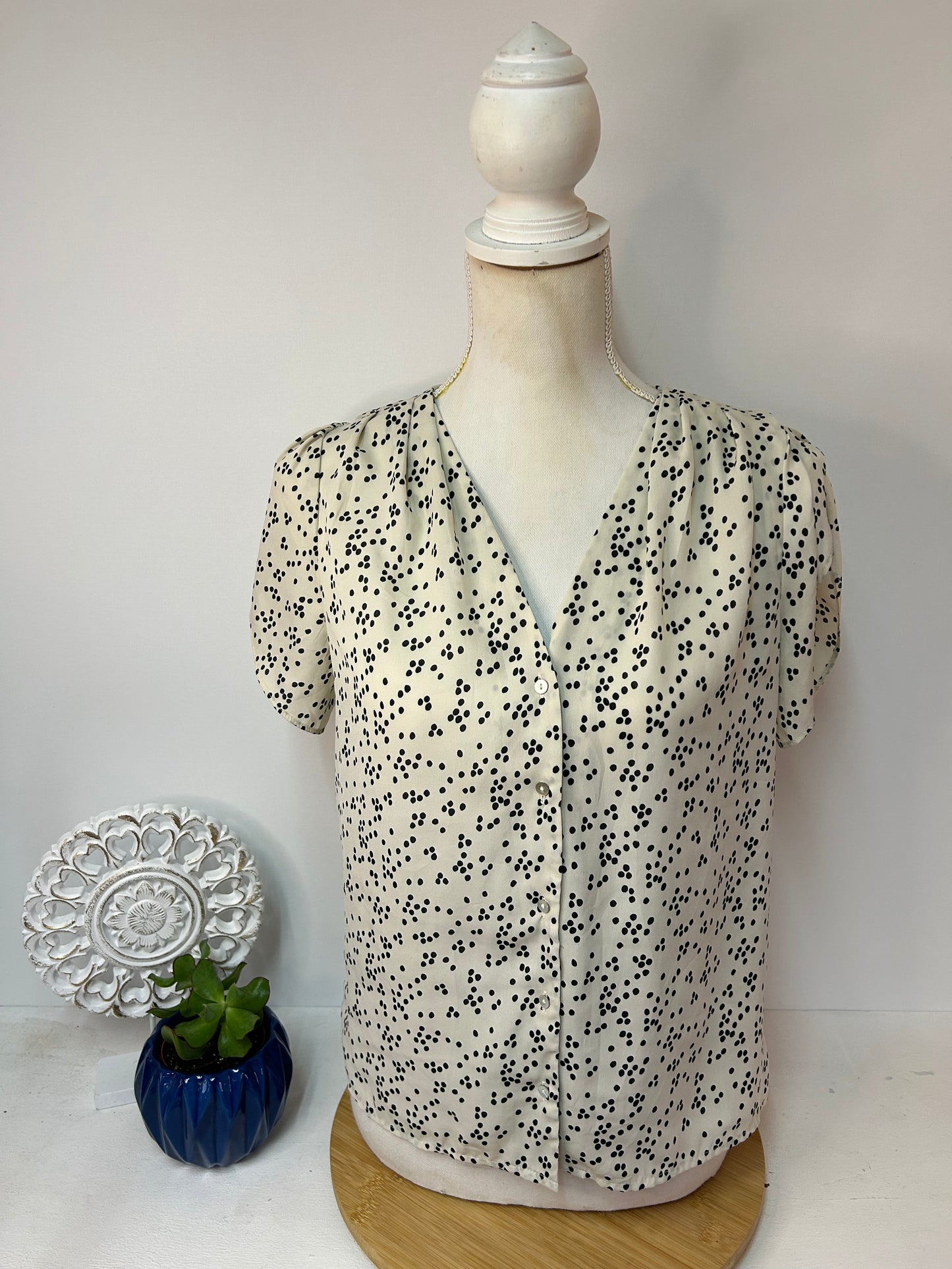 Elegante Damen Kurzarm-Bluse in Creme mit schwarzem Punktmuster - H&M - Gr. S / M - 36 / 38