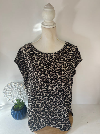 Damenbluse im angesagten Leo-Print mit lockerem Schnitt - ONLY - Gr. XL / 42 - 44