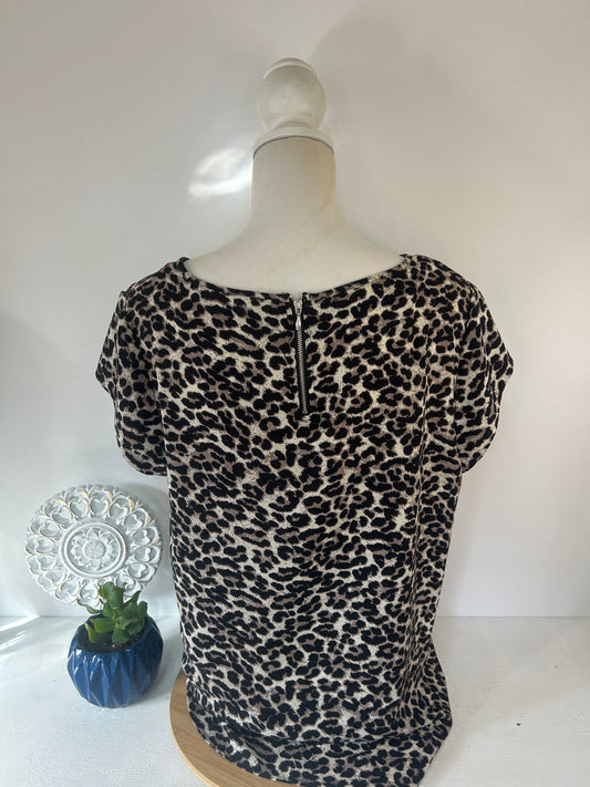 Damenbluse im angesagten Leo-Print mit lockerem Schnitt - ONLY - Gr. XL / 42 - 44