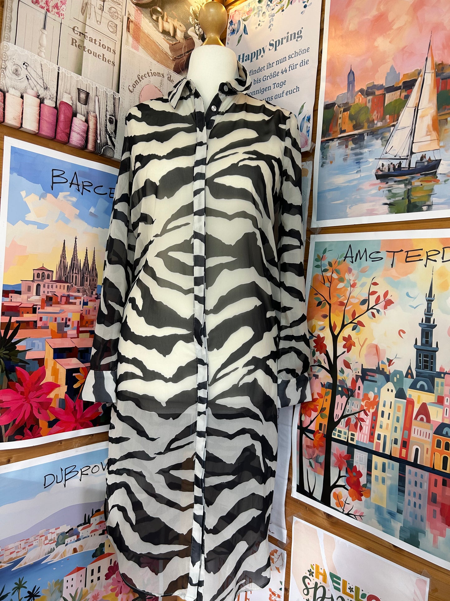 Lange, transparente Bluse im Zebra-Look mit klassischem Hemdkragen - River Island - Gr. S (36)