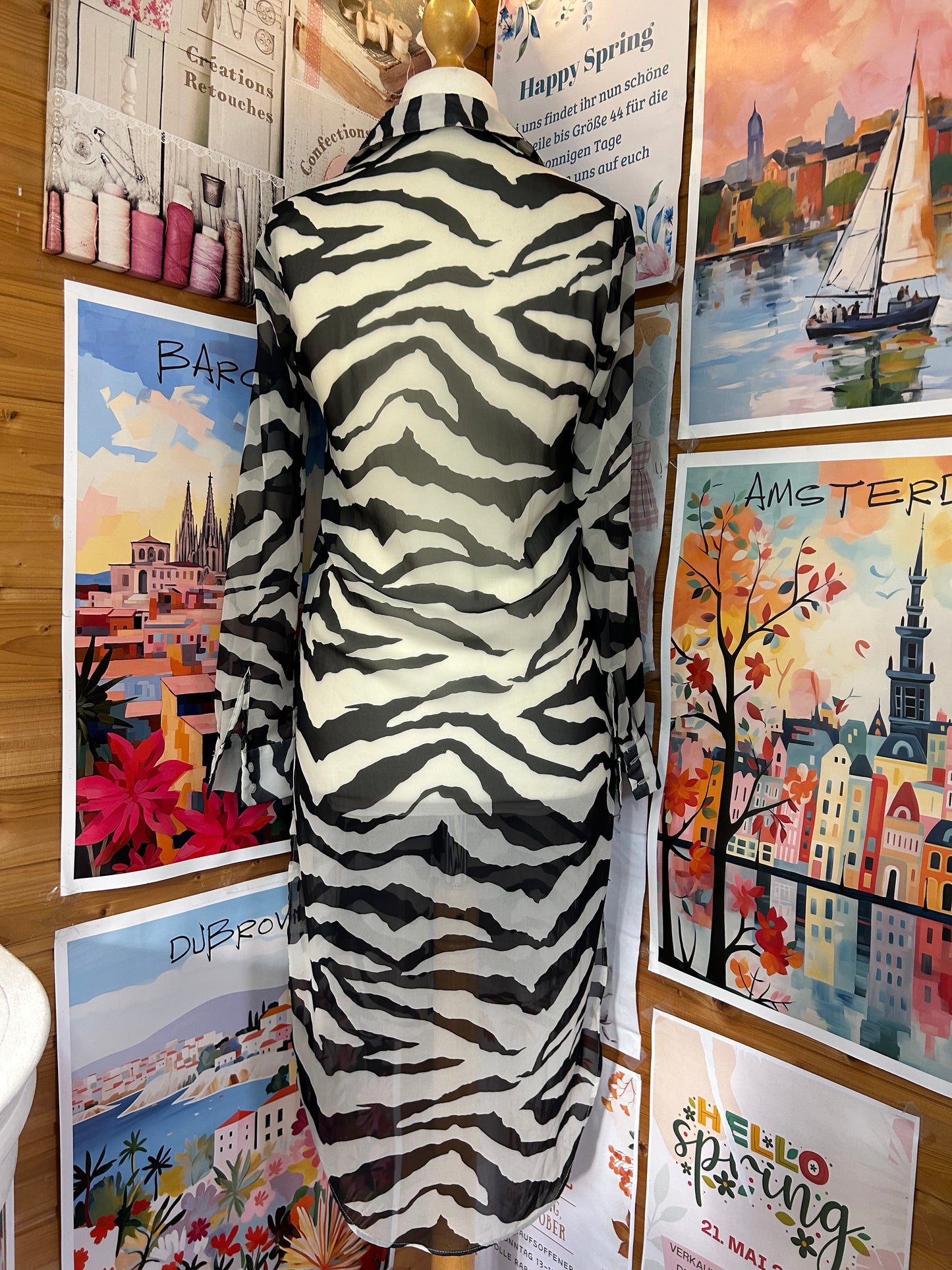 Lange, transparente Bluse im Zebra-Look mit klassischem Hemdkragen - River Island - Gr. S (36)