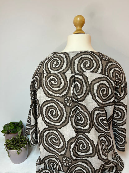 Damen Muster Bluse mit goldenem Knopf - Made in Italy - Gr. 46 / 48