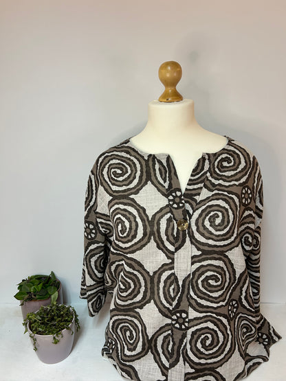 Damen Muster Bluse mit goldenem Knopf - Made in Italy - Gr. 46 / 48