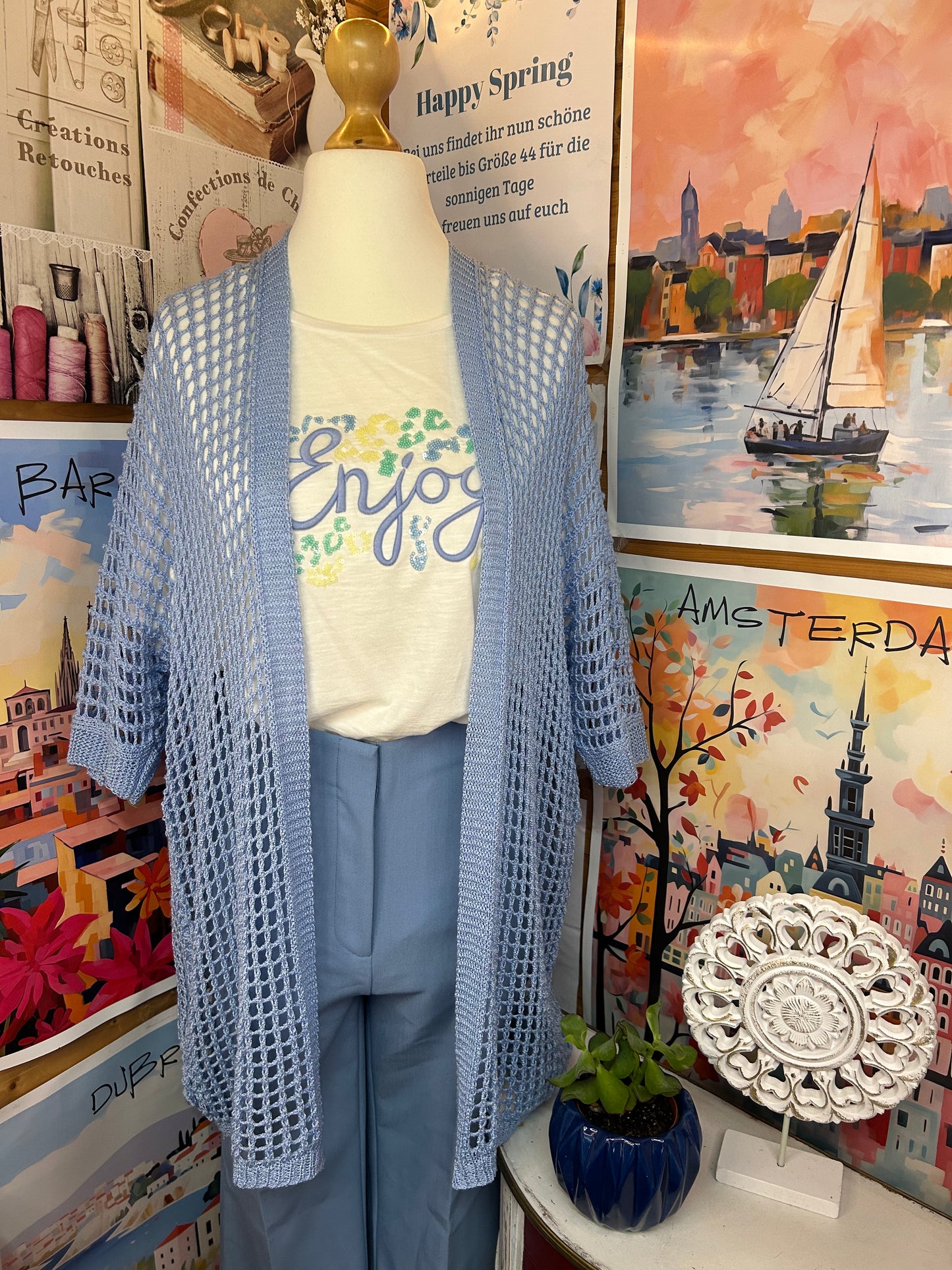 Strickjacke mit Netz Struktur hellblau - Gr. 46 / 48