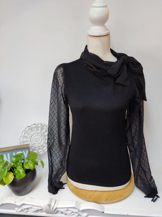 Schwarzes Langarmoberteil mit transparenten Ärmeln & eleganter Schleife - Mango Suit - Gr. S/36 - M/38