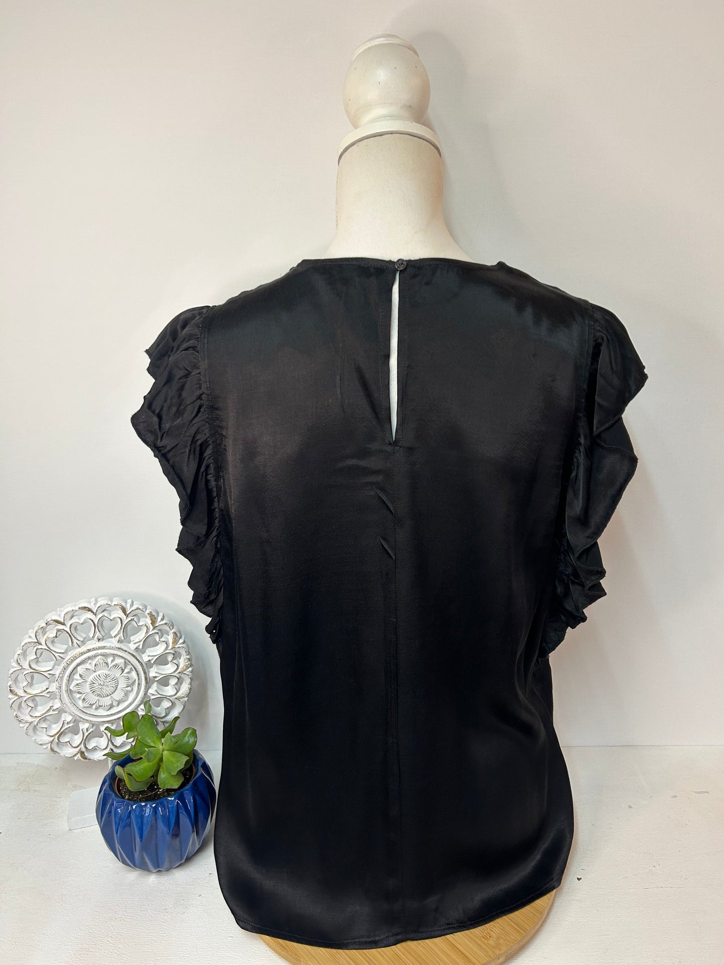 Schlichte elegante Damenbluse mit femininen Rüschenärmeln - Mango Basics - Gr. L / 40