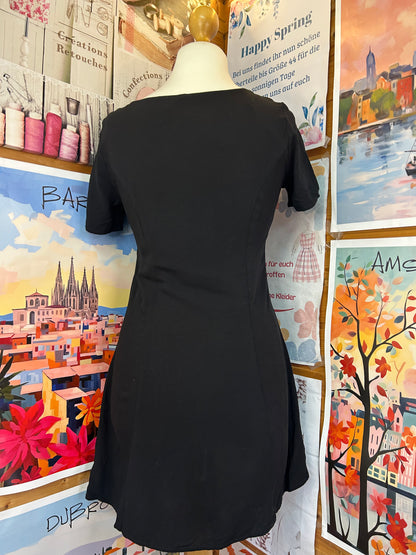 Schwarzes Kurzarmkleid mit V-Ausschnitt & durchgehender Knopfleiste - H&M - Gr. S (36)