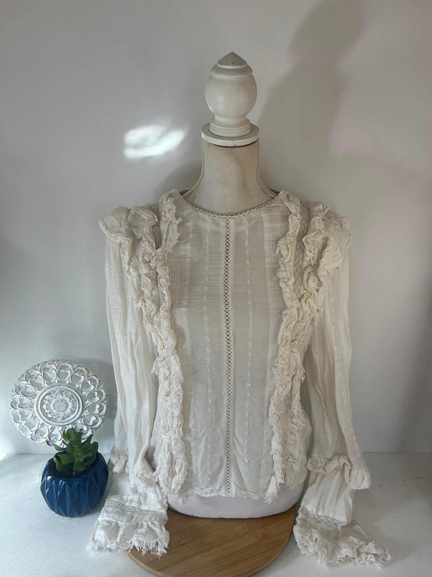 Spitzenbluse in Creme mit Rüschen & romantischen Details - H&M - Gr. S / 36 - M / 38