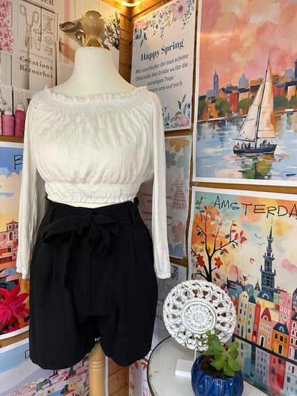 High-Waist Shorts in Schwarz mit dekorativem Bindegürtel - H&M - Gr. S/M - 36/38